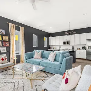 Holiday home Vibrant Designer House With Roof Deck & Garage Near Dt, Nashville